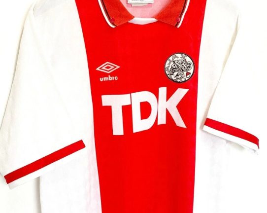 Wat is het verschil tussen Ajax retro shirts en nieuwe shirts
